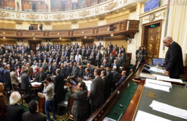 البرلمان يقف دقيقة رمزية  تحية وتقدير للقيادة السياسية ورجال الجيش والشرطة  