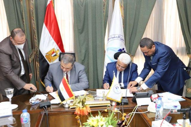 محمد سعفان وزير القوي العاملة