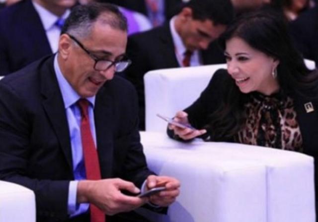 طارق عامر محافظ المركزى وزوجته داليا خورشيد وزيرة الاستثمار السابقة