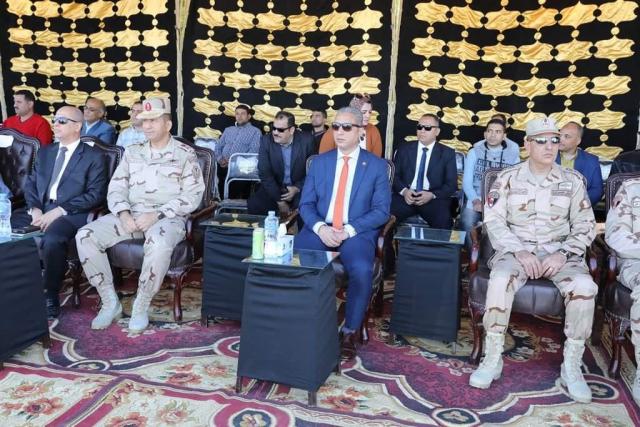 محافظ سوهاج ورئيس أركان "الدفاع الشعبي" يتفقدان اصطفاف المعدات المشاركة في تدريب "صقر 55"