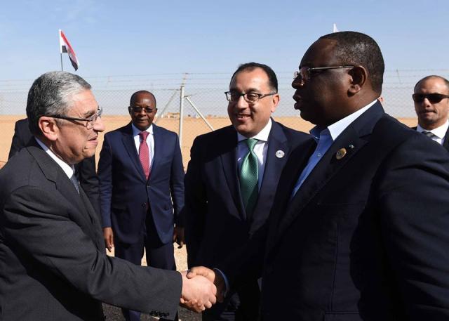 جولة لرئيس السنغال و”مدبولى” و”شاكر” بمجمع ”بنبان” لمحطات الطاقة الشمسية بأسوان