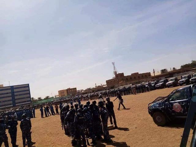 محيط ستاد «الجوهرة الزرقاء» في السودان