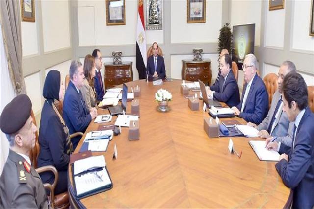الرئيس السيسى يجتمع بمدبولي وإسماعيل و٥ وزراء ورئيس الرقابة الإدارية