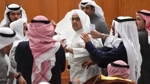  اشتباك بالأيدي بين أعضاء مجلس الامة الكويتى