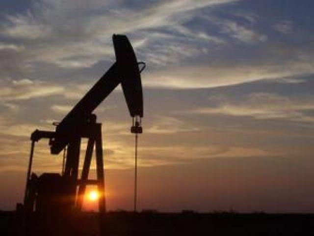 النفط يهبط لأدنى مستوى في 17 عاما