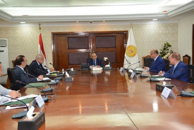 وزير التنمية المحلية يلتقى بمحافظي القاهرة والجيزة والإسكندرية  