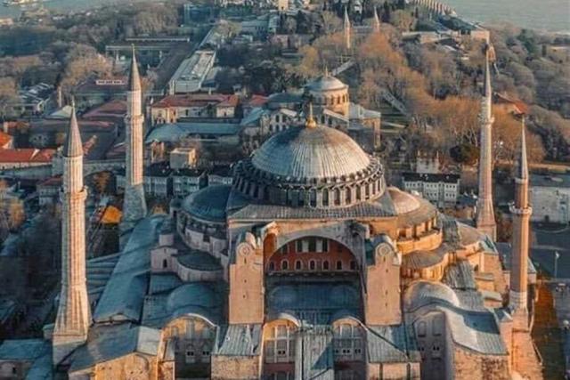 كاتدرائية أجيا صوفيا فى القسطنطينية بتركيا
