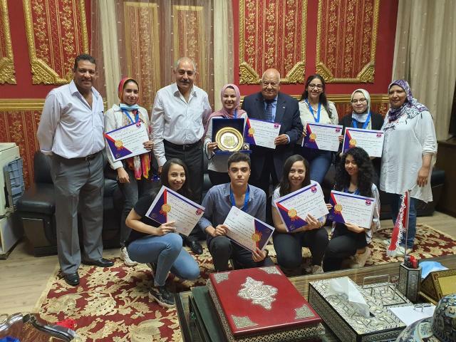 العامري فاروق يكرم أوائل الثانوية العامة في مدرسة «بيبي جاردن» ..صور