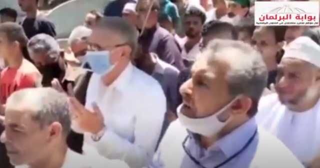 شاهد ماذا فعل طاهر أبو زيد في جنازة نائب مستقبل وطن (فيديو)