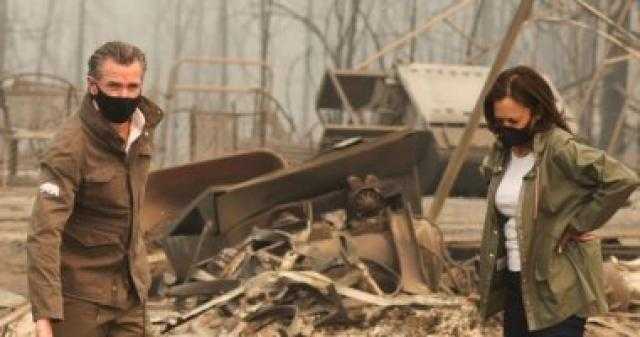 السيناتور كامالا هاريس تتفقد آثار حارئق الغابات فى كاليفورنيا
