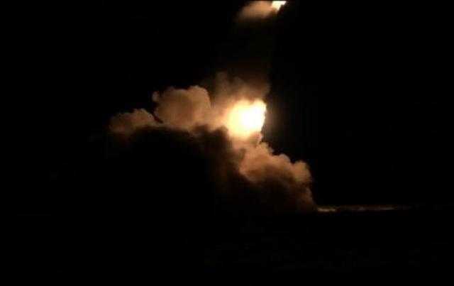 قصف صاروخي للتحالف على مخازن أسلحة وذخائر حوثية شرق صنعاء