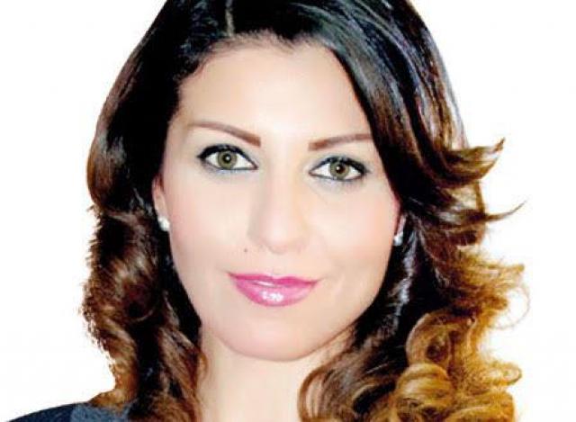 المذيعة دينا فكري مذيعة قطاع الاخبار