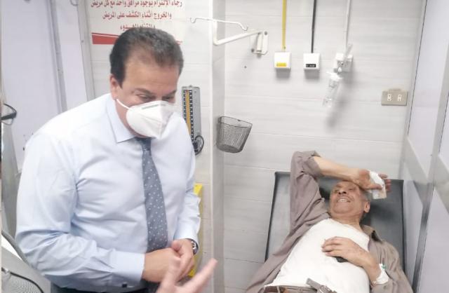 وزير التعليم العالي يتفقد مصابين حادث قطار طوخ