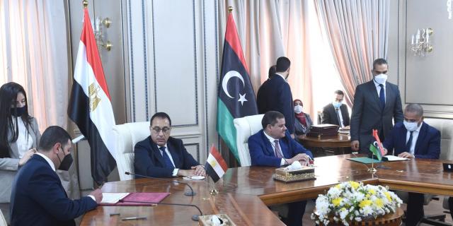«مدبولى» ونظيره الليبي  يشهدان التوقيع على 11 وثيقة لتعزيز التعاون بين البلدين