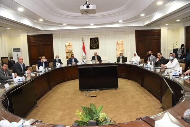 وزير الإسكان يلتقى نواب تنسيقية شباب الأحزاب