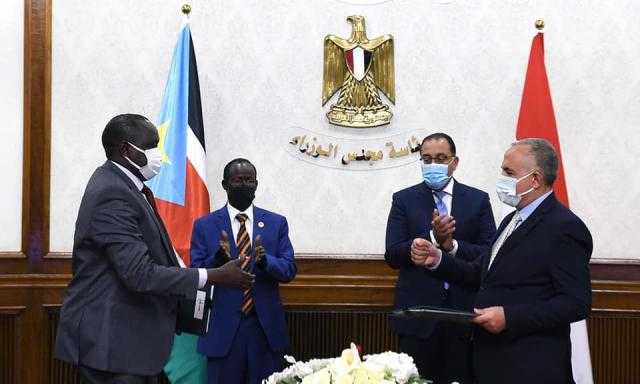 رئيس الوزراء ونائب رئيس جنوب السودان يشهدان التوقيع على وثائق لتعزيز التعاون المشترك بين البلدين