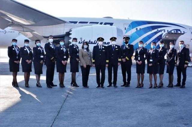 وزير الطيران المدني يقود أول رحلة ” بخدمات صديقة للبيئة ” بين القاهرة وباريس| صور