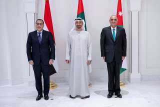 رئيس دولة الإمارات العربية المتحدة يستقبل رئيسى وزراء مصر والأردن