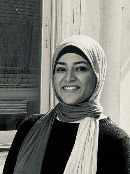 داليا مكاوي تعانق الأرواح في معرضها الجديد