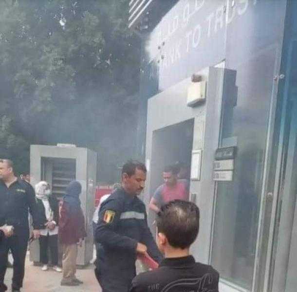 السيطرة على حريق داخل بنك في وسط البلد