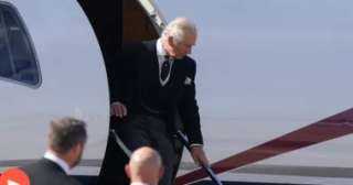 الملك تشارلز يصل إدنبرة ويتسلم مفاتيح المدينة قبل قيادة موكب نقل نعش... الملك تشارلز يصل إدنبرة ويتسلم مفاتيح المدينة قبل قيادة موكب نقل نعش الملكة