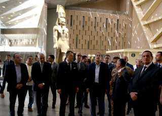 رئيس الوزراء يتجول بالمتحف المصري الكبير لمتابعة آخر مستجدات الأعمال.. صور