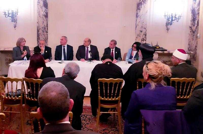 رئيس مجلس الشيوخ يلتقي بأبناء الجالية المصرية في فرنسا
