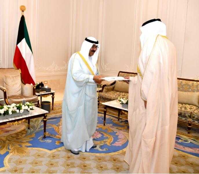 رئيس الوزراء الكويتي يقدم استقالة الحكومة لولي العهد