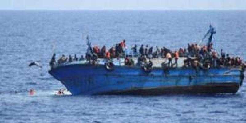 فرنسا توافق على استقبال سفينة المهاجرين العالقين في البحر