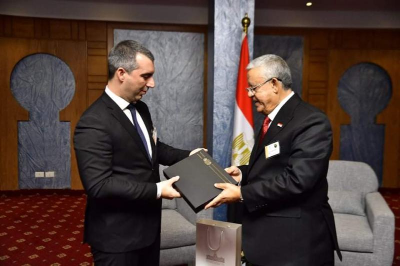 بوابة البرلمان