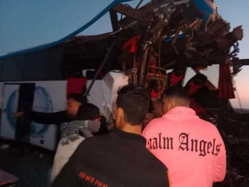 مصرع وإصابة 40 شخصا في حادث تصادم أتوبيس ومقطورة بطريق الزعفرانة- البحر الأحمر