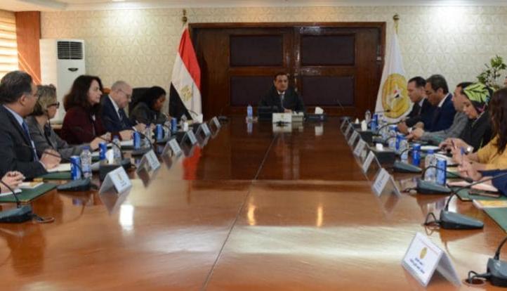 وزير التنمية المحلية يبحث مع وفد البنك الدولي مجالات التعاون في تطوير الإدارة المحلية والتنمية الاقتصادية المحلية