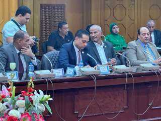 محافظ الإسماعيلية لوفد ”صناعة” النواب: نحتاج قانون موحد للصناعة فى مصر
