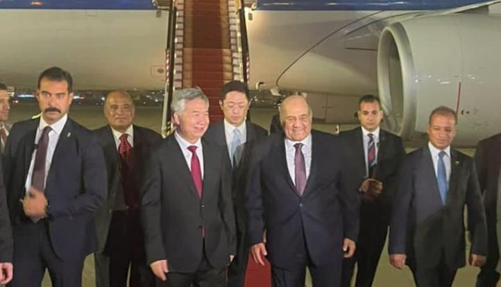 رئيس مجلس الشيوخ يستقبل وفد الحزب الشيوعي الصيني بمطار القاهرة.