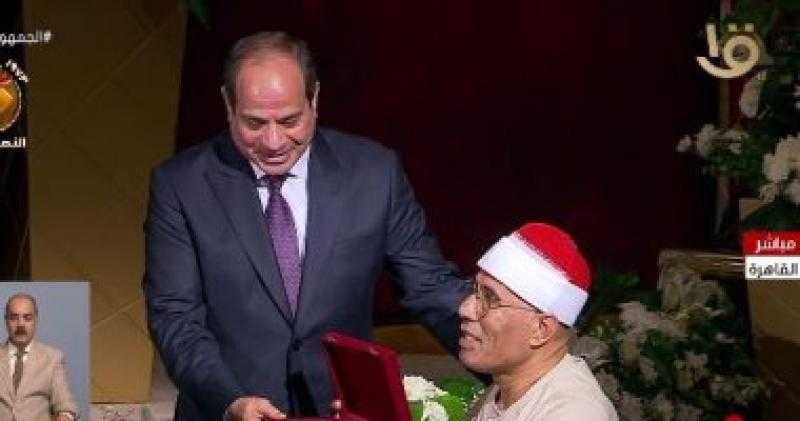 في لفتره انسانية.. الرئيس السيسي يتوجه إلى الشيخ الطاروطي لتكريمه باحتفالية المولد