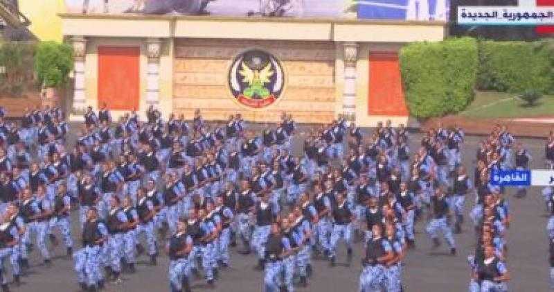 طلاب أكاديمية الشرطة يقدمون عروض القوة واللياقة أمام الرئيس السيسي