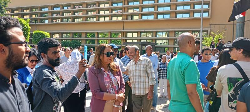 الدكتورة غادة جبارة رئيس أكاديمية الفنون في وقفة تضامنة مع فلسطين