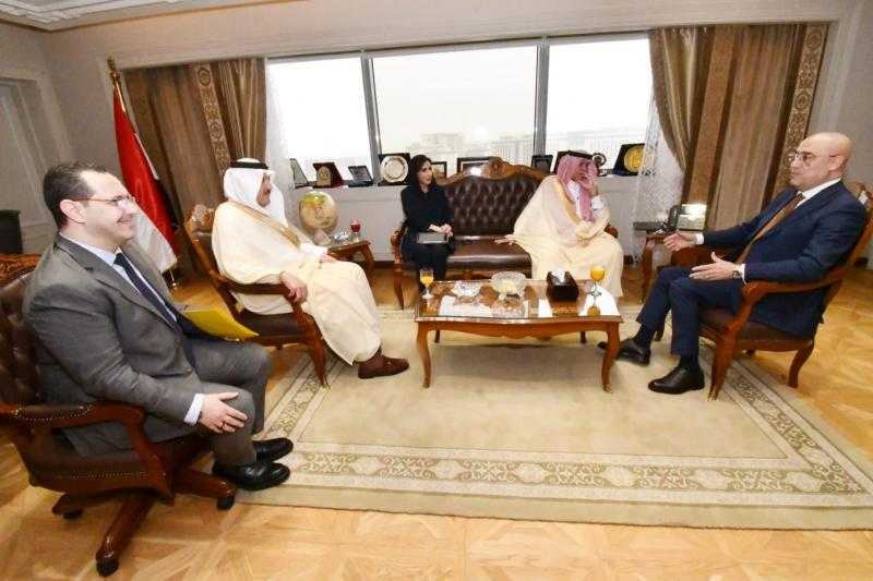 وزير الإسكان يلتقي وزير التجارة السعودي والوفد المرافق له لبحث مجالات التعاون المشترك
