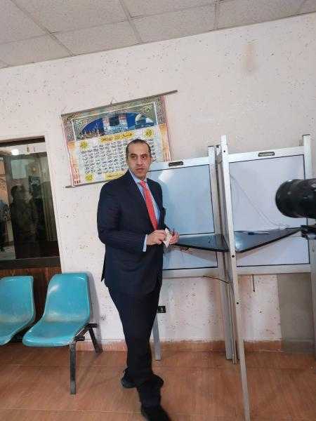 المستشار محمود فوزي يدلي بصوته في الانتخابات الرئاسية