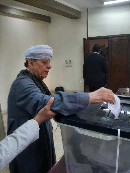 ياسين التهامى يدلي بصوته في الانتخابات الرئاسية في لجنته بأسيوط