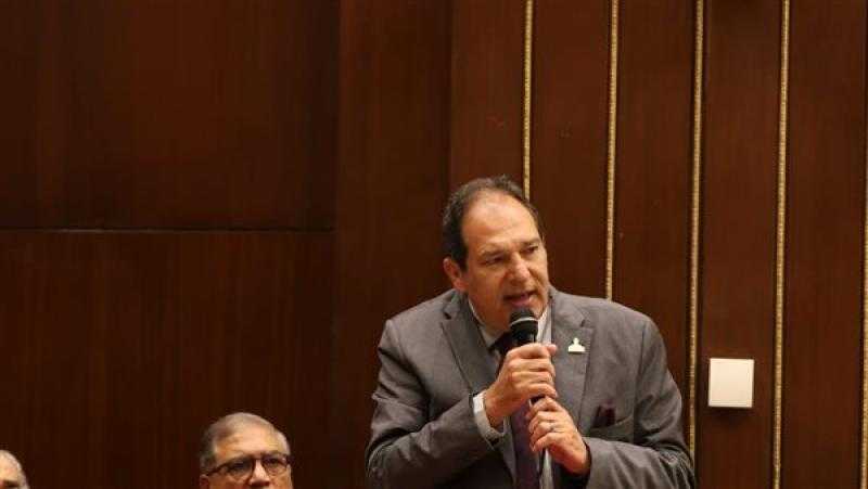 يدعو لاستخدام حصيلة الضرائب فى المنطقة الملتزمة بالدفع