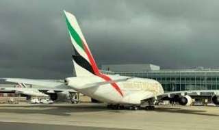 طيران الإمارات تعلق تسجيل الركاب المغادرين من دبي بسبب الطقس