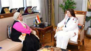 وزيرة الهجرة تلتقي رئيسة الجالية المصرية بأيرلندا الشمالية