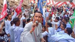 لا للتهجير.. الفنان الصعيدي علاء أبو الريش يعبر عن موقف المصريين في حفل زفاف صعيدي