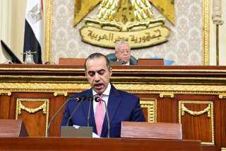 وزير الشئون النيابية: الحكومة تعكف على إعادة مناقشة بعض مواد قانون العمل الجديد