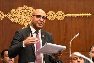 النائب علاء مصطفى يستعرض أمام الشيوخ طلب مناقشة بشأن استيضاح سياسات الحكومة حول مكافحة التطرف الديني