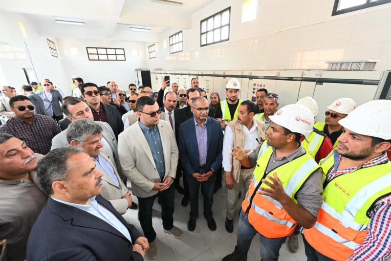 وزير الإسكان ومحافظ الشرقية