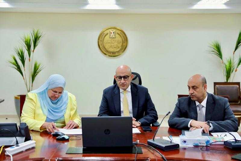 وزير التربية والتعليم يتابع امتحانات الدبلومات الفنية من غرفة العمليات المركزية بمقر الوزارة بالعاصمة الإدارية