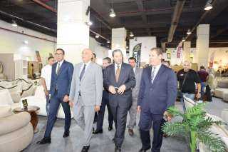 رئيس جهاز تنمية المشروعات ومحافظ دمياط في جولة تفقدية بمعرض صنع في دمياط