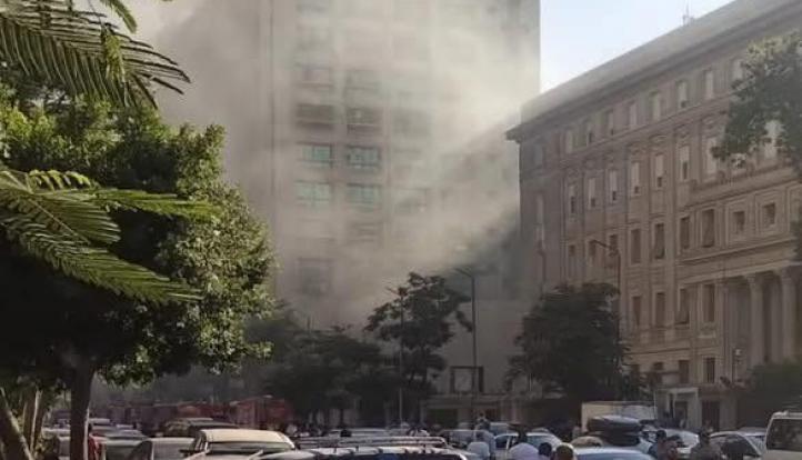 حريق سنترال رمسيس يشل خدمات الإنترنت والمحمول.. وإخلاء الموظفين بعد احتجاز عدد منهم